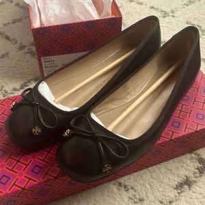Authentic TORY BURCH Laila Flats Size 6 - Black